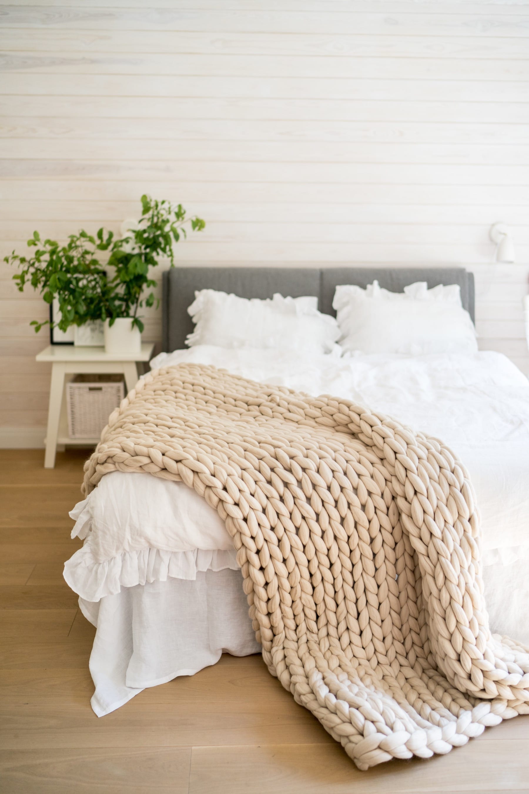 chunky knit blanket on ruffle bedding